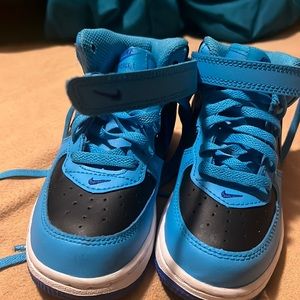 Kids Nike shoes size 9 only worn once just to take pictures